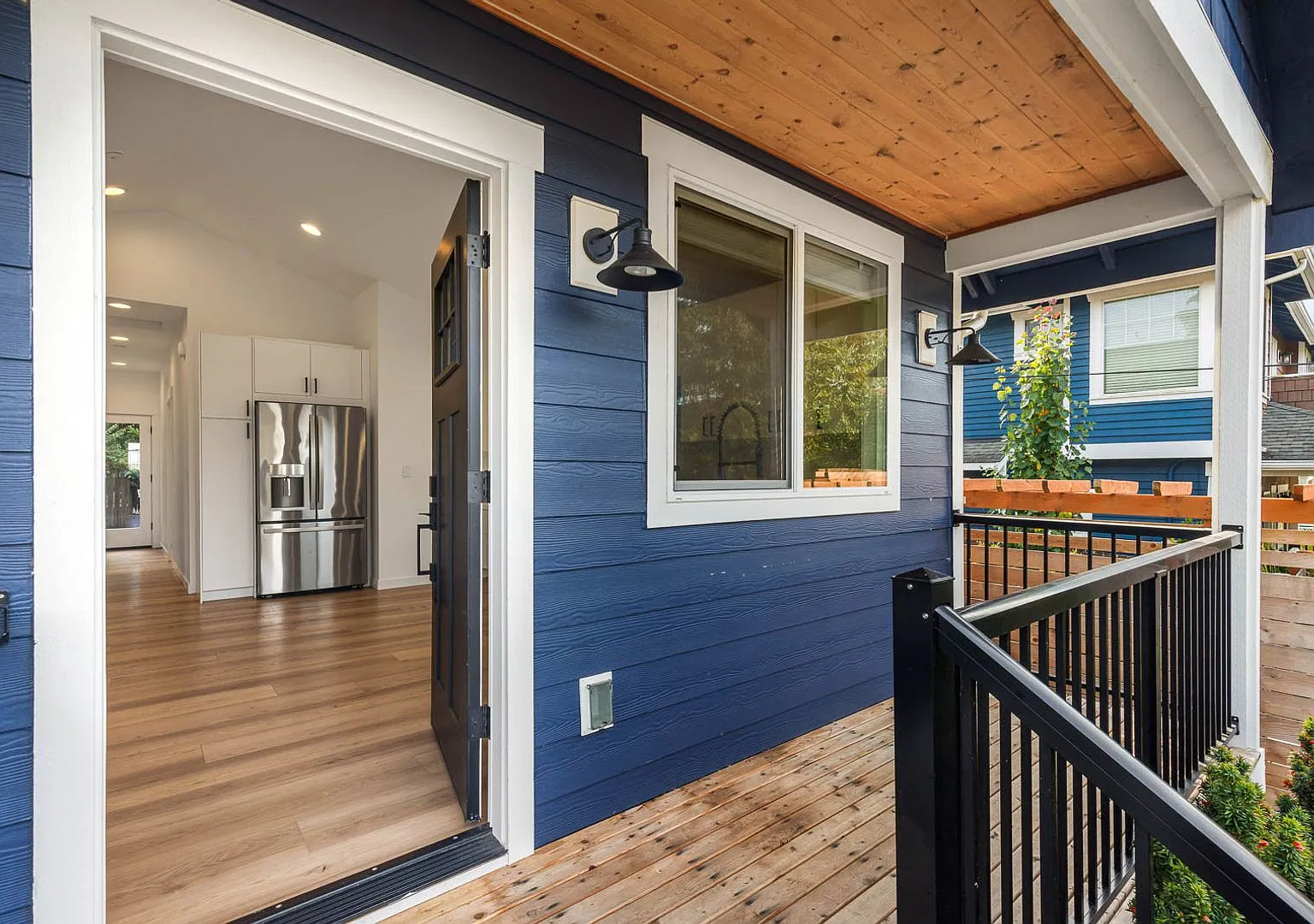 Beautifully Remodeled 2 Bedroom 1907 Home in Desirable Loyal Heights — Photo 3