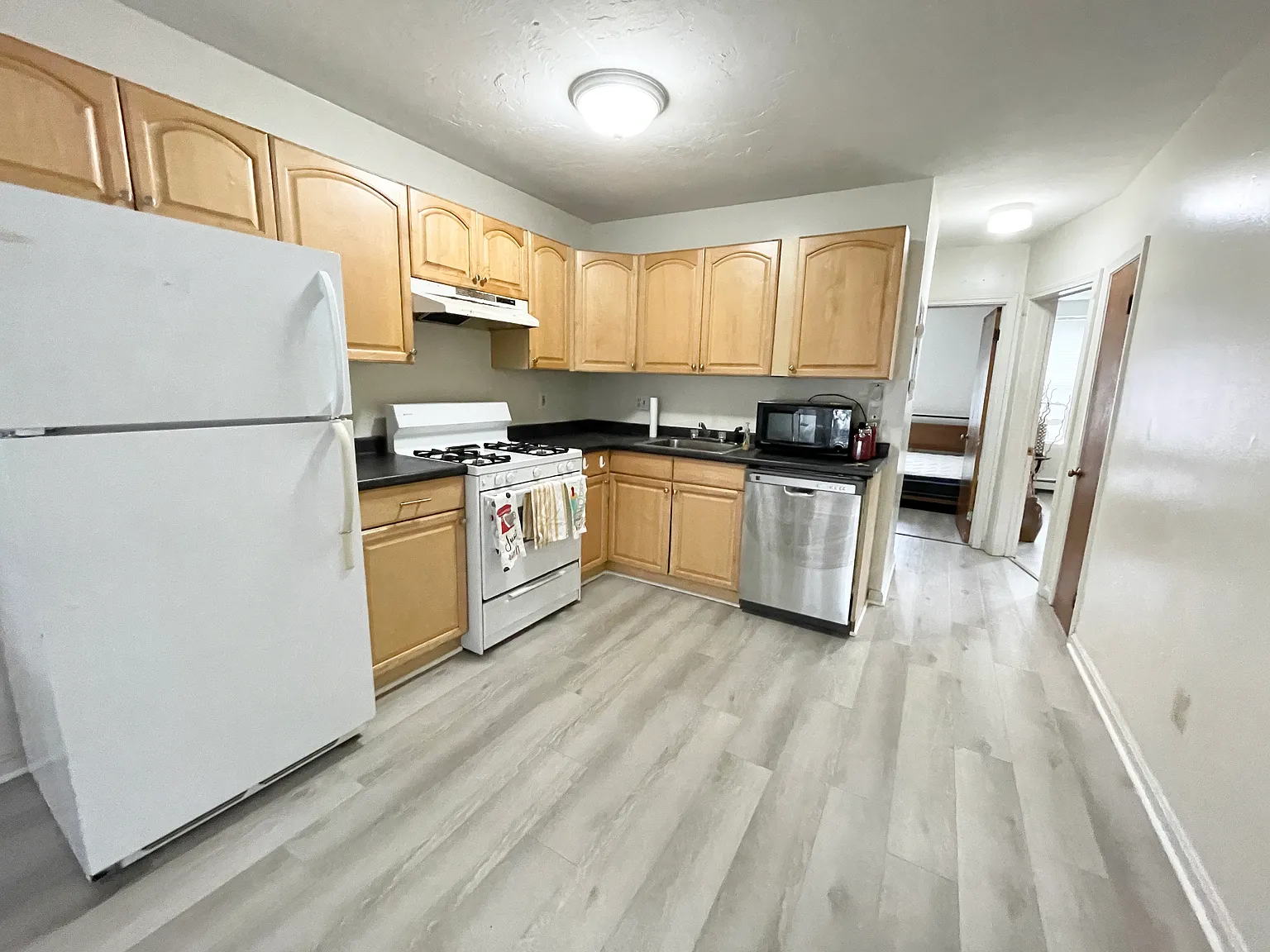 2 bed, 1000 sqft, $3,800 — Photo 3