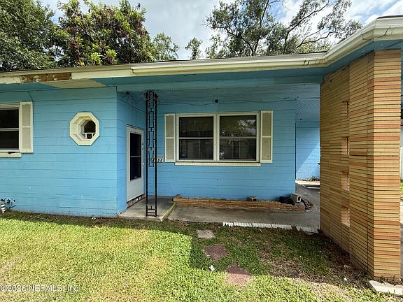 3rd image of 6453 SOLANDRA Drive
