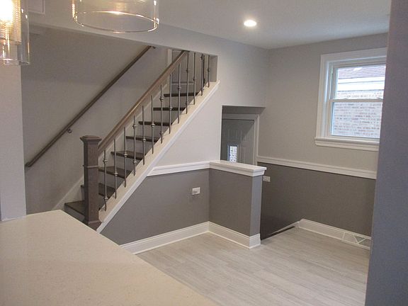 5th image of 2429 Lincoln St