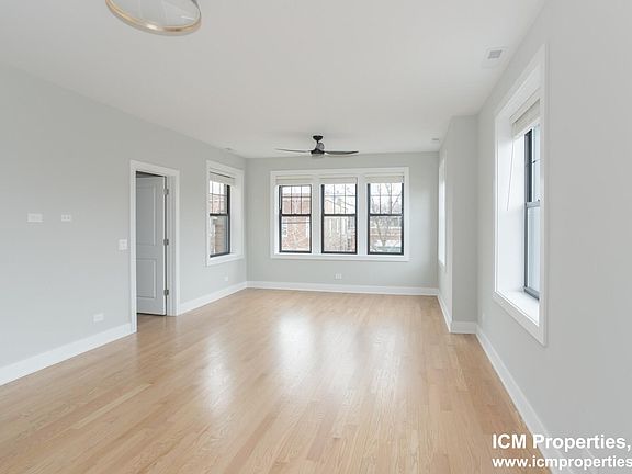 3rd image of 2039 W Montrose Ave #3D