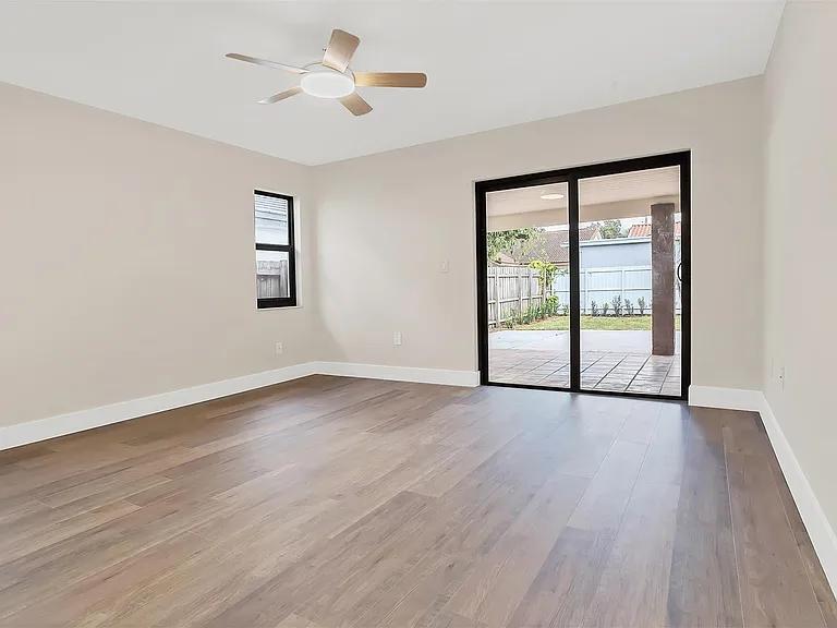 391 NW 58th Ave — Photo 33
