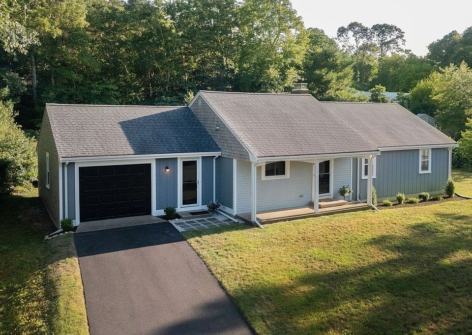 1st image of 6 Hilltop Dr