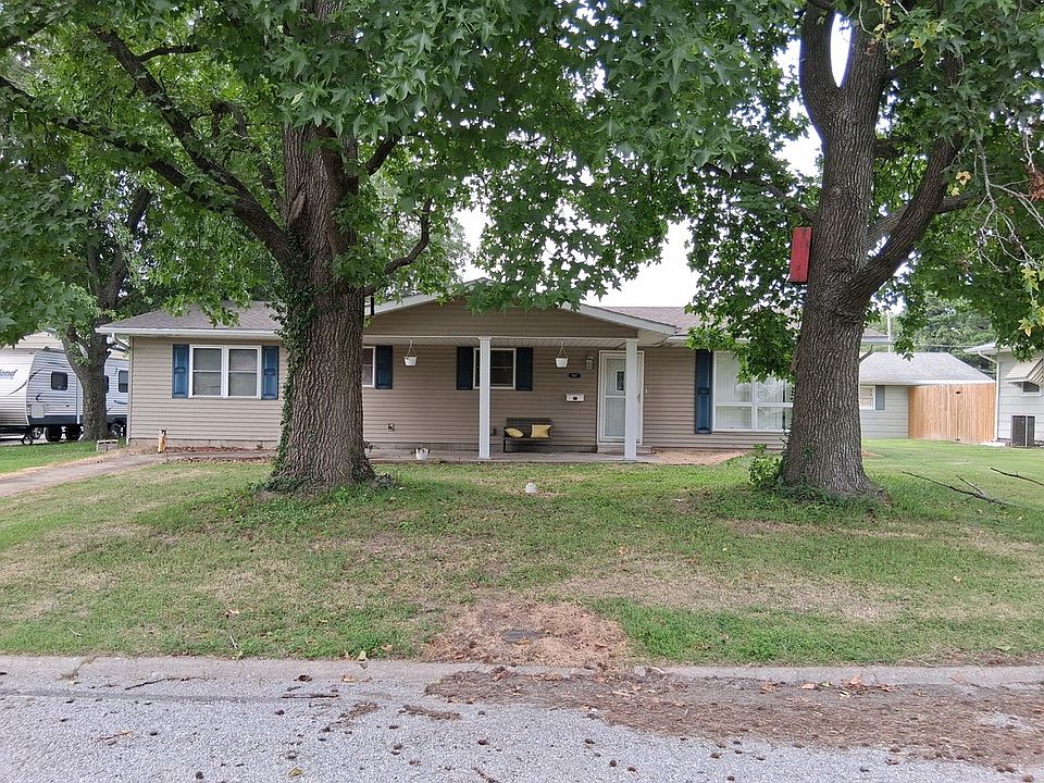 1st image of 807 E Main St