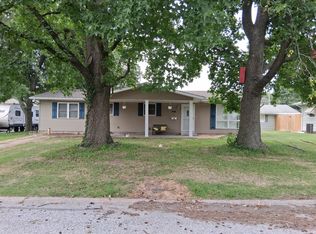 807 E Main St, Christopher, IL 62822