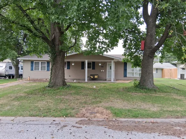 807 E Main St, Christopher, IL 62822