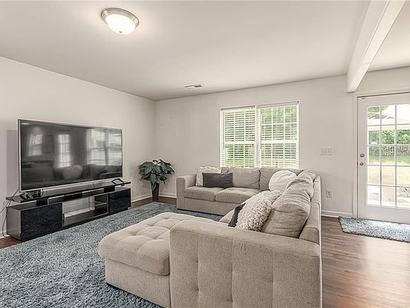 4th image of 5422 Sky Hill Dr