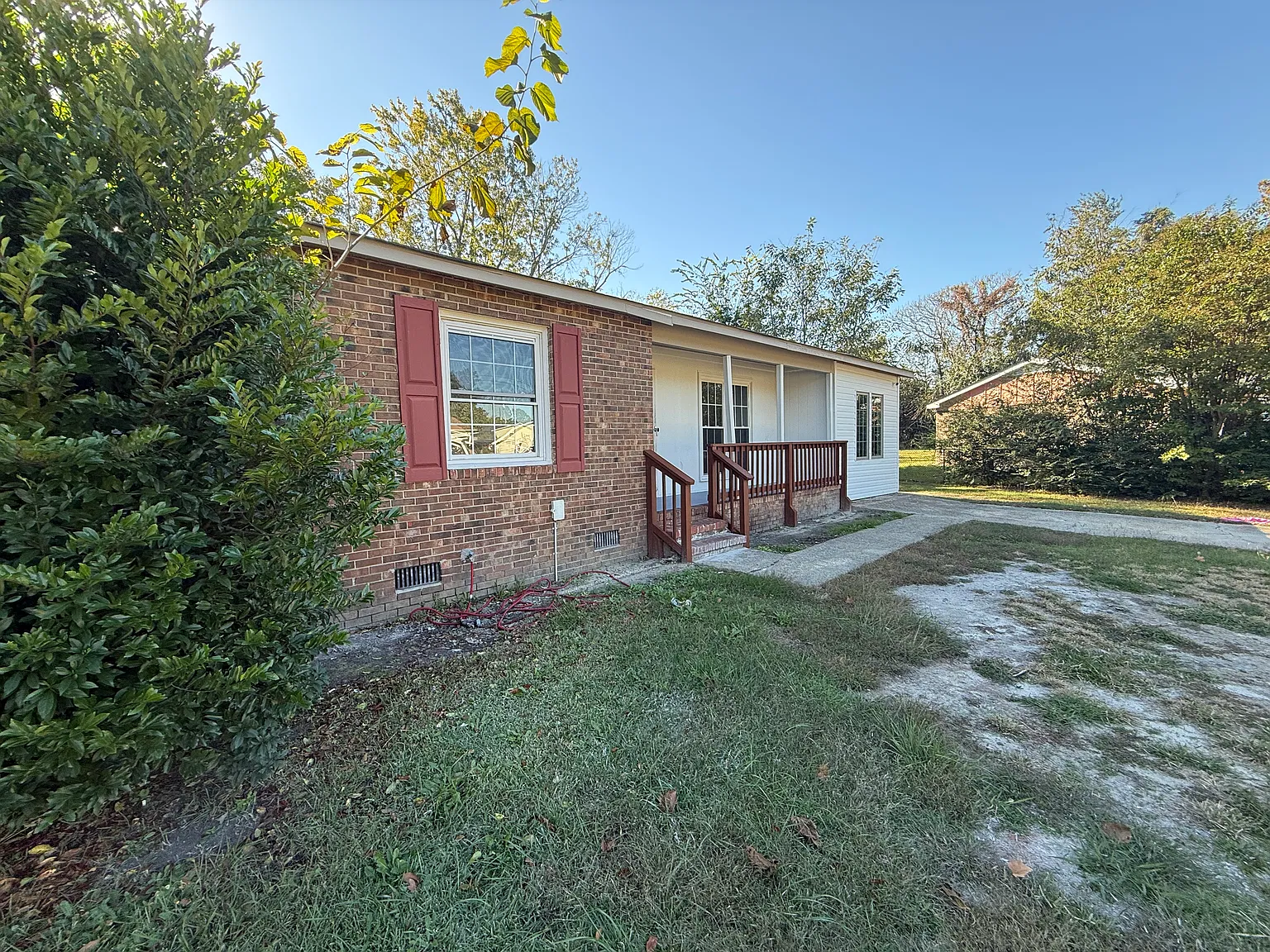 4 bed, 2.5 bath, 1300 sqft, $1,600 — Photo 2