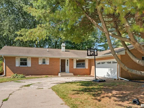 109 N 3rd St, Colona, IL 61241