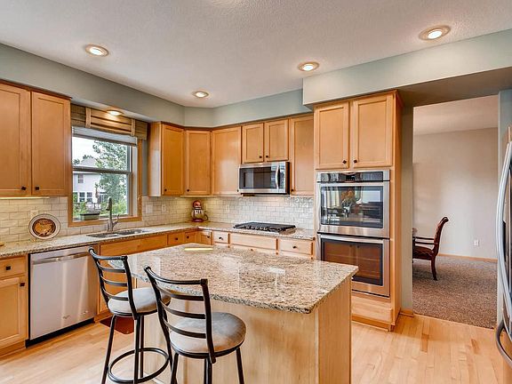 4th image of 592 Summerfield Dr