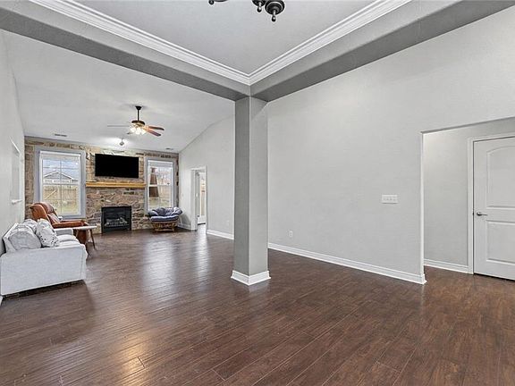 4th image of 5237 Carson Dr