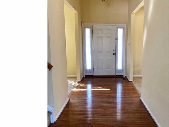 2nd image of 651 Leeward St