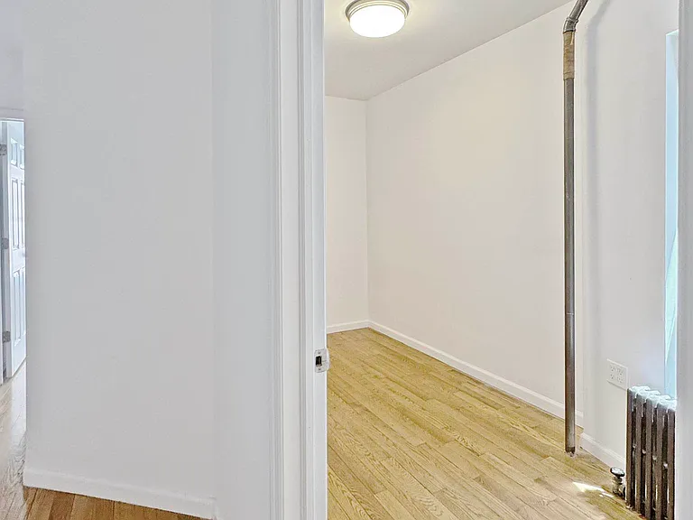 454 W 36th St #4 — Photo 7