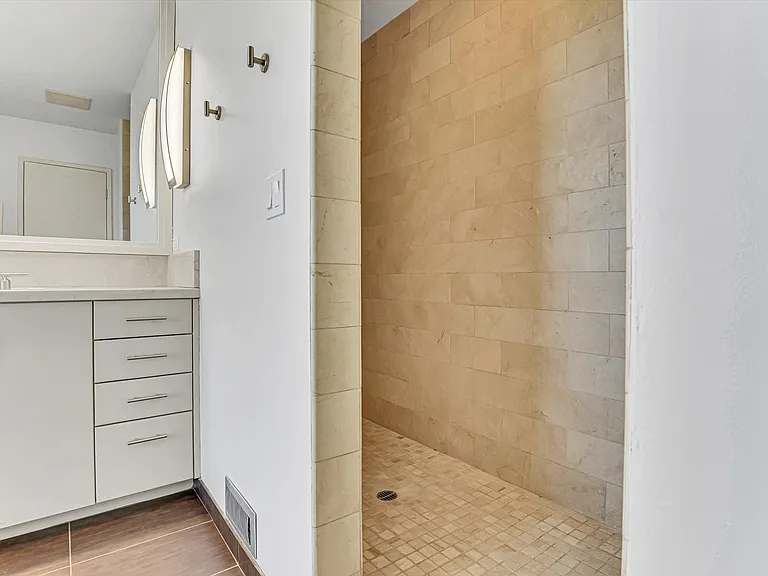 17642 Upper Cherry Ln — Photo 40