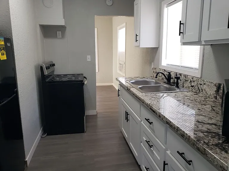 1033 West St — Photo 5