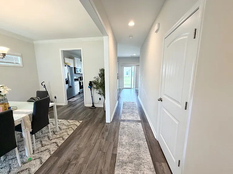 323 Alameda Ln — Photo 3