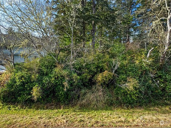 5th image of 625 Sunset Avenue NE