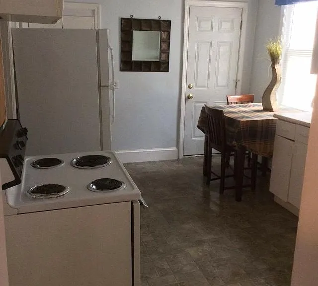 30 Young St #1 — Photo 2