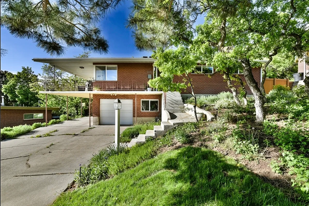 3685 E Palisade Dr — Photo 1