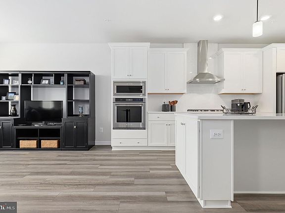 4th image of 2128 Peace Lily Ln
