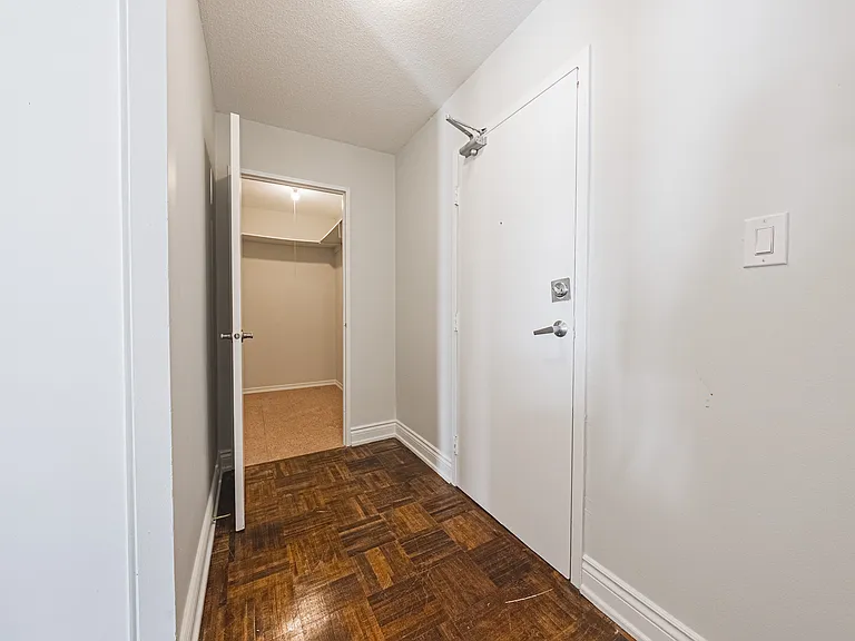 2220 Marine Dr — Photo 43