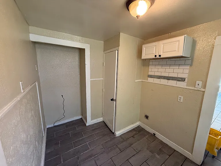 3710 Guaranty St — Photo 9