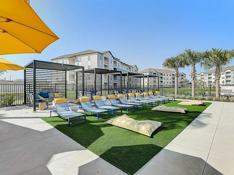 Pool Lounge