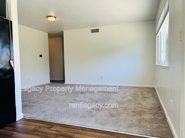 9012 Alderson Ave — Photo 9