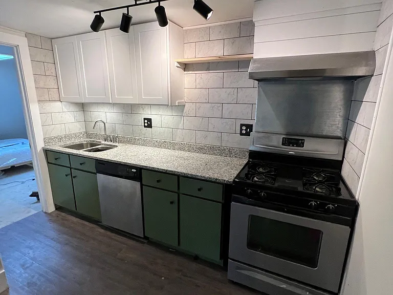 415 E Seneca St #3 — Photo 2