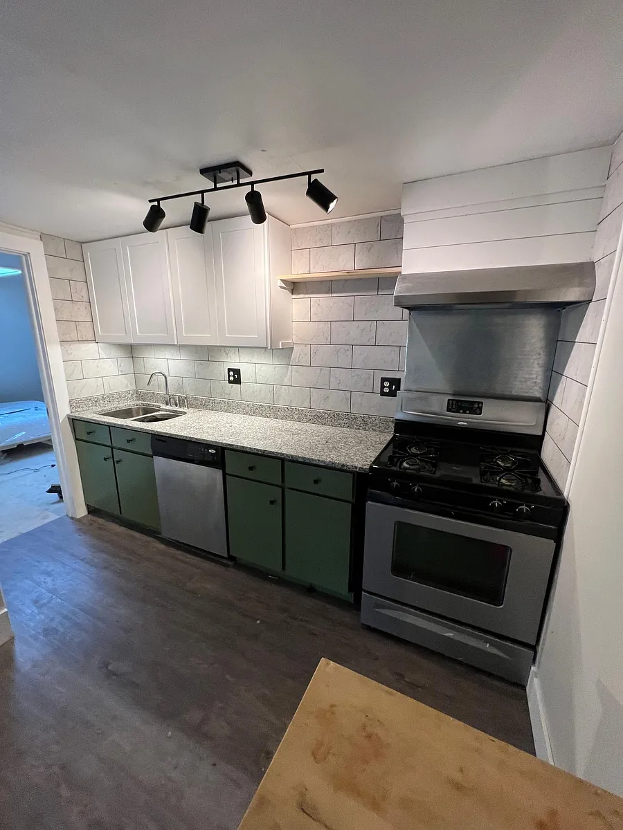 Building Photo - 415 E Seneca St #3