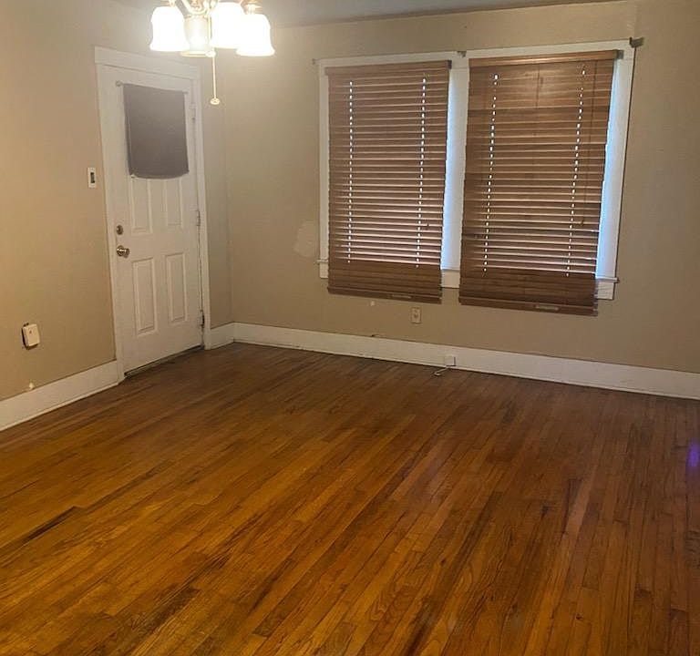 2nd image of 926 Louisiana Ave