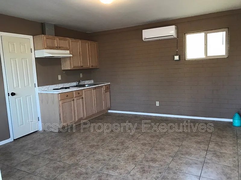 Studio, 1.0 bath, 350 sqft, $700 — Photo 3