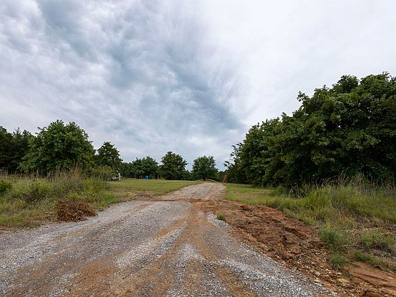 3rd image of 295791 E 1780th Rd