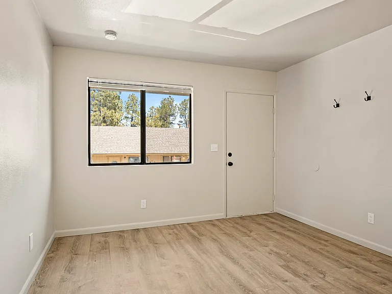 1230 S Lone Tree Rd #1 — Photo 11