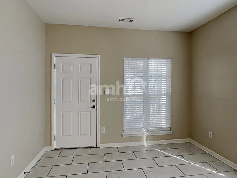 212 Leafmore Ct — Photo 9