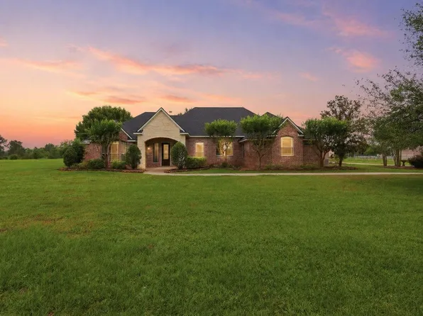 500 Burwell Rd, Highlands, TX 77562