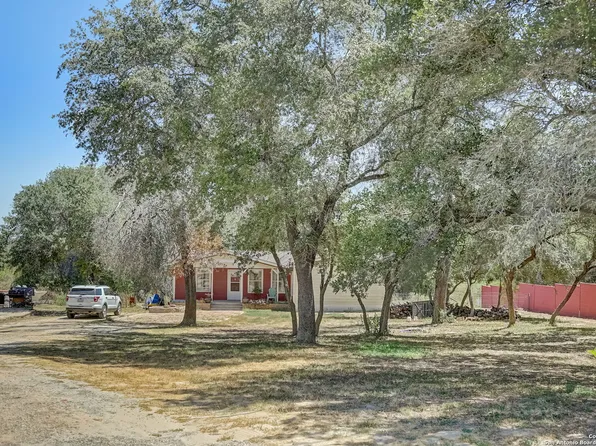 23018 GRAND SPG, Elmendorf, TX 78112