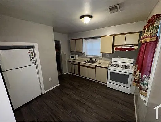 2 bed, $1,200 — Photo 2