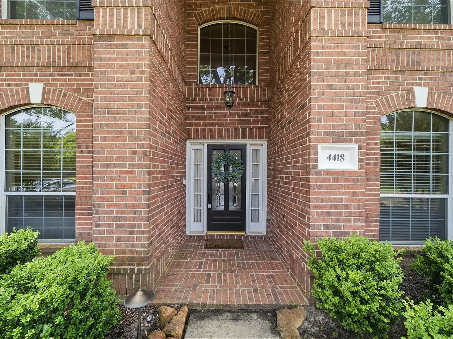 4 bed, 3.5 bath, 3430 sqft, $4,200 — Photo 3