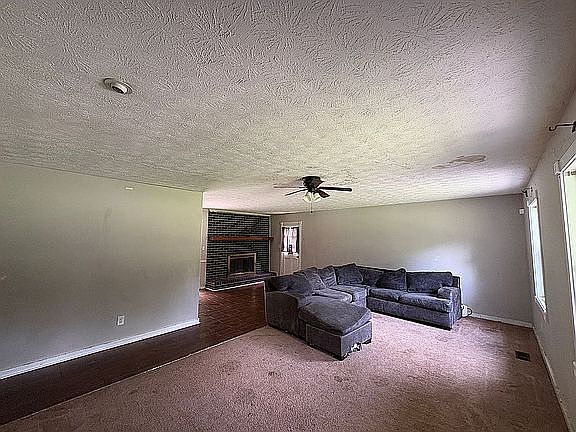4th image of 5947 Sherrie Ln