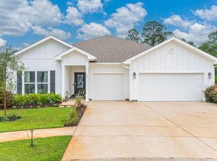 48 Hammock Cir, Freeport, FL 32439