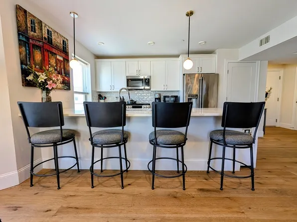 27 Ward St #201, Boston, MA 02127