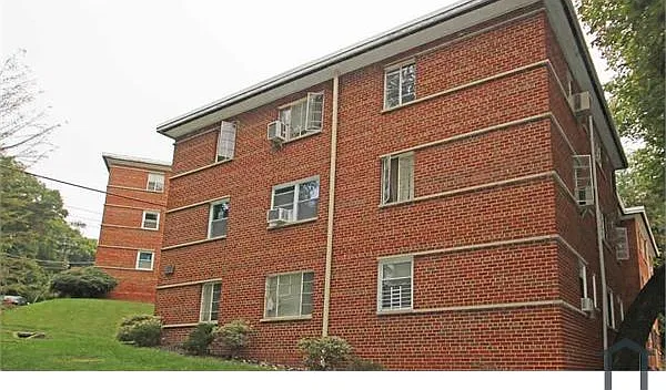 2 bed, 810 sqft, $1,944 — Photo 1