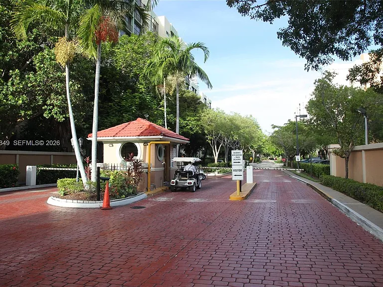 17011 N Bay Rd #918 — Photo 3