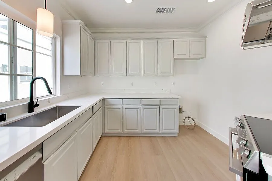 3 Bed 2 Bath - Hidden Menlo Park Gem! 1 Month Free! — Photo 2