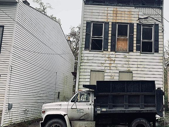 5th image of 665 Steiner Ave