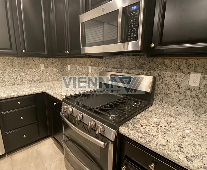 1052 Essington Ln — Photo 8