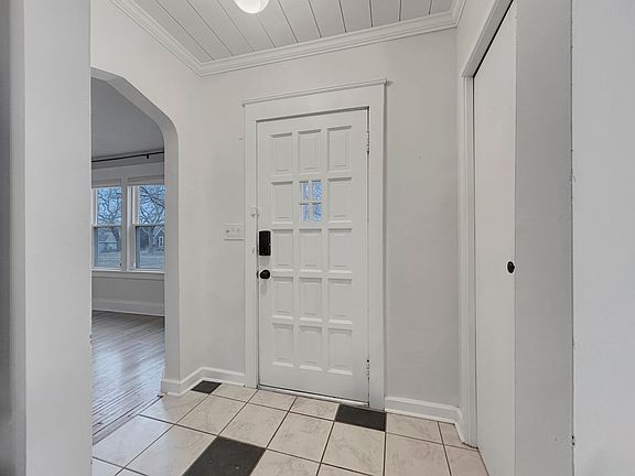 3rd image of 2729 Vernon Ave S