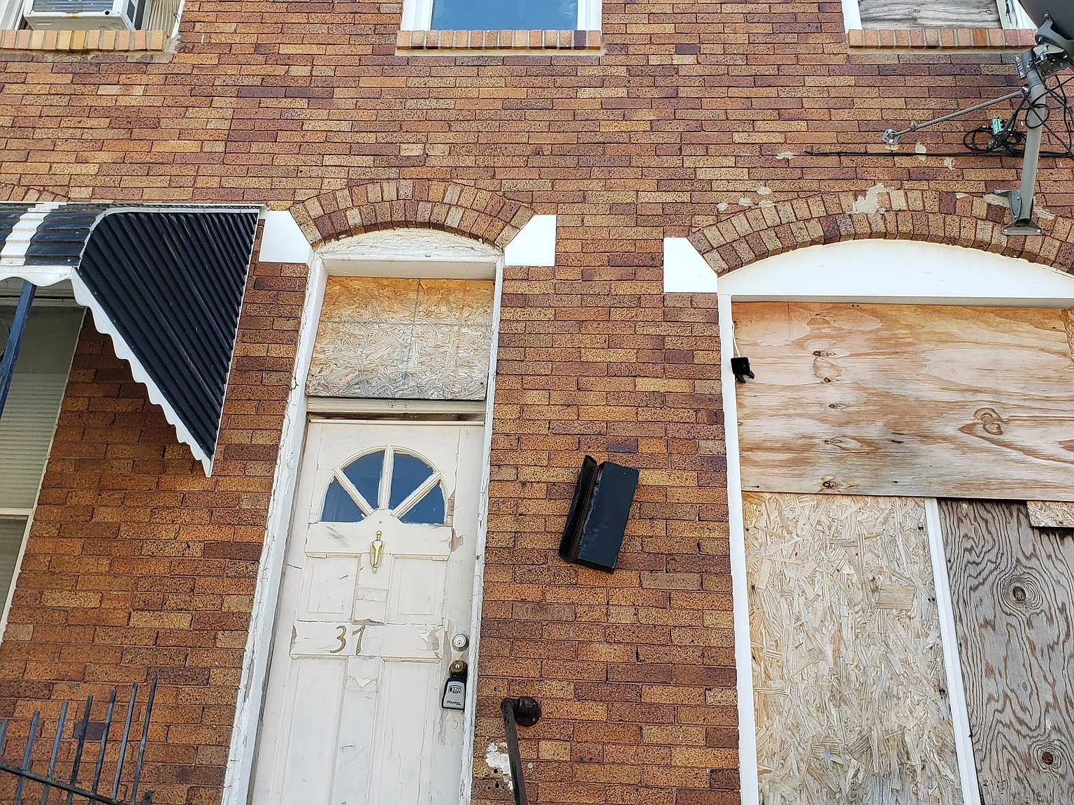 3 bed, $2,000 — Photo 1