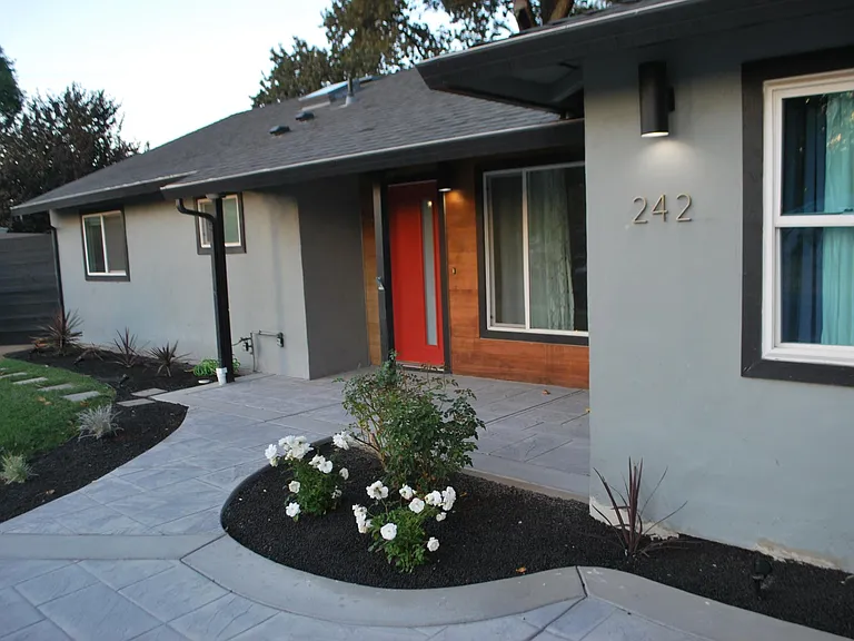Elaine Dr — Photo 2